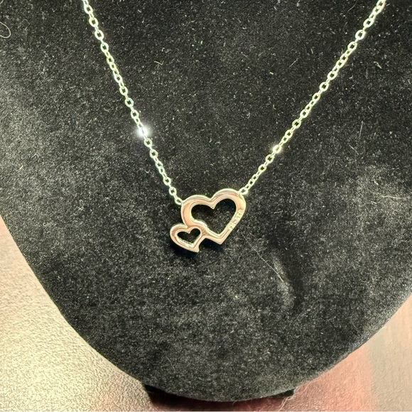Avon Sterling Silver Necklace with double heart pendant NIB vintage 2011 - Picture 8 of 8